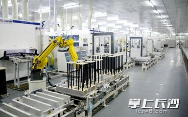 國(guó)產(chǎn)化率最高的高效太陽(yáng)能電池智能制造生產(chǎn)線在麓谷投產(chǎn)